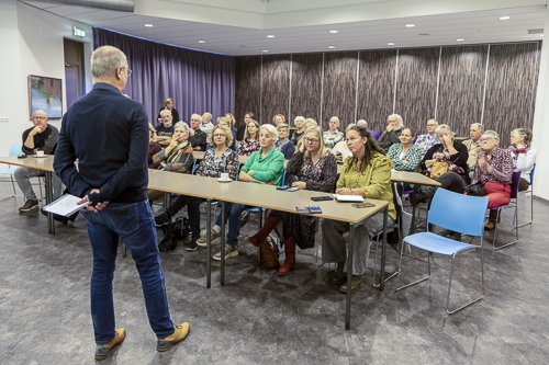 Opening door Taco de Bruin